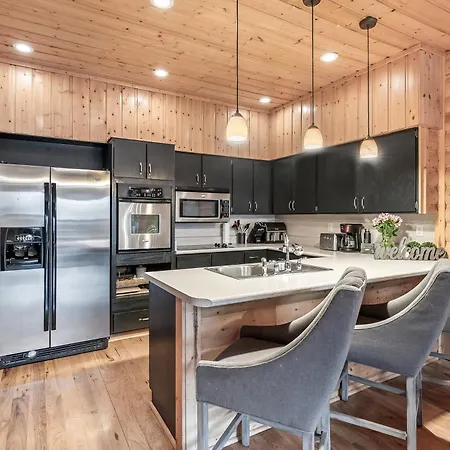 Deer Valley Luxury 3 Bedroom Private Master Suite, Private Hot Tub, Amazing Views